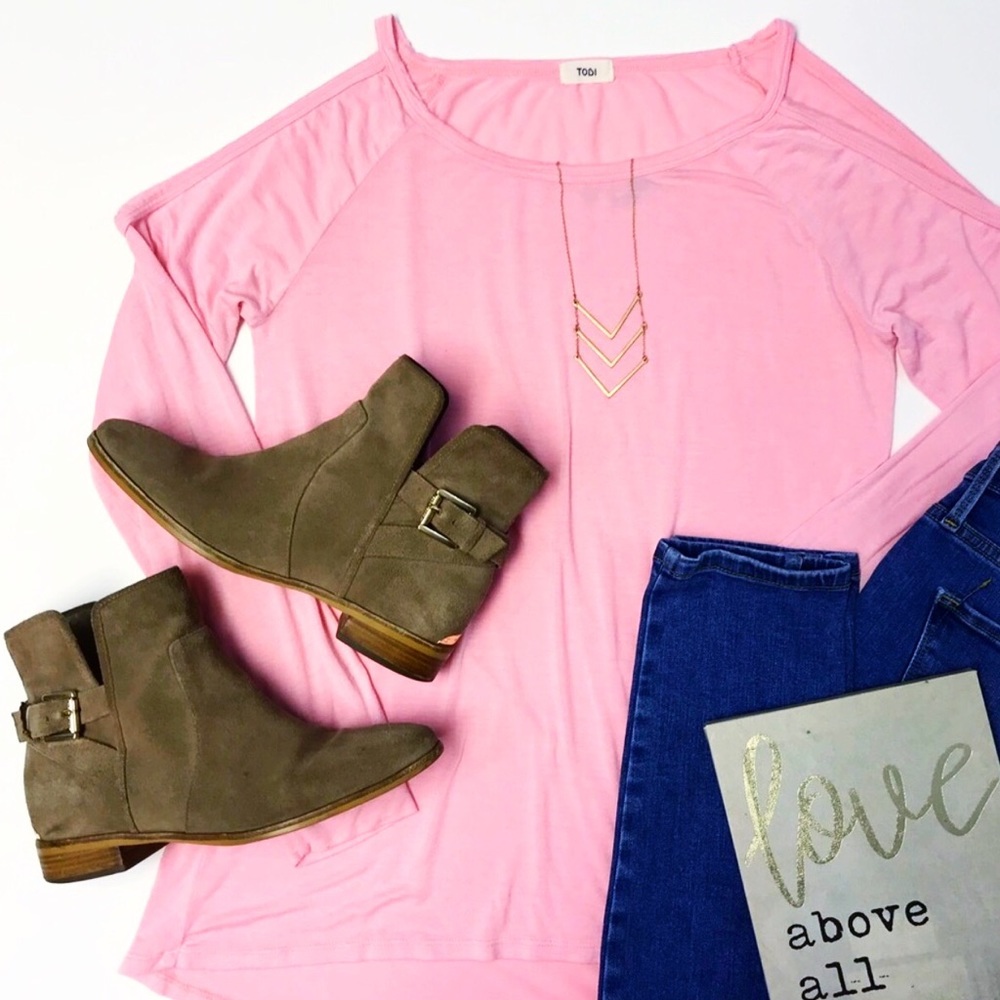 [Tobi] Cold Shoulder Top
